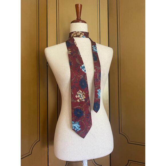 Vintage necktie with flowers by Pierre Cardin - Picture 1 of 4